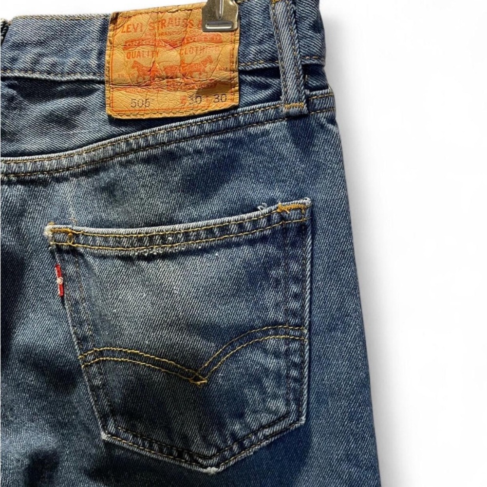 Levi’s 505 Jeans. 100% Cotton. 30x30 Distressed Back Pocket